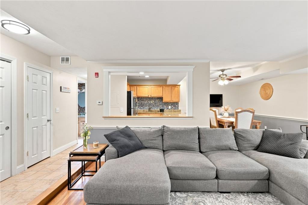 125 Van Zandt Avenue Unit 201 Property Photo 7