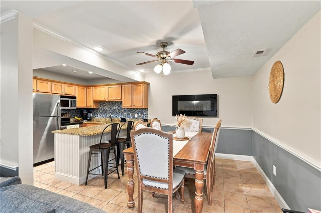 125 Van Zandt Avenue Unit 201 Property Photo 8