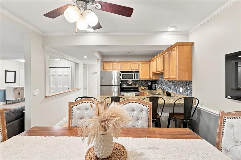 125 Van Zandt Avenue Unit 201 Property Photo 9