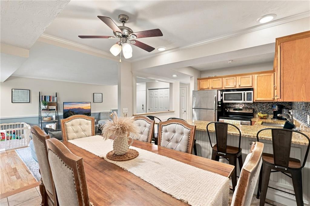 125 Van Zandt Avenue Unit 201 Property Photo 10