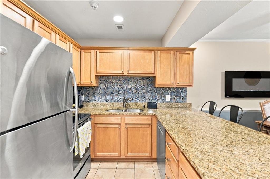 125 Van Zandt Avenue Unit 201 Property Photo 12