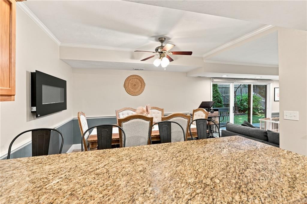 125 Van Zandt Avenue Unit 201 Property Photo 14