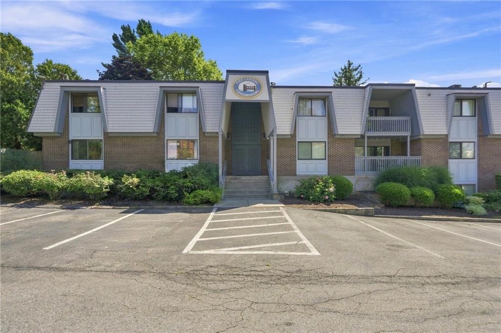 125 Van Zandt Avenue Unit 201 Property Photo 15