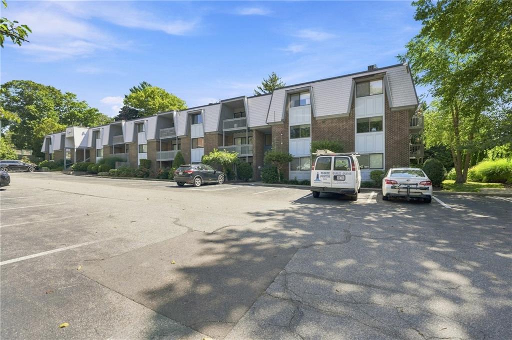 125 Van Zandt Avenue Unit 201 Property Photo 17