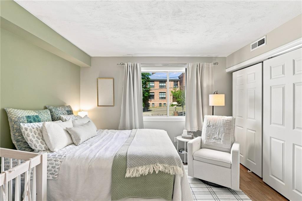 125 Van Zandt Avenue Unit 201 Property Photo 26
