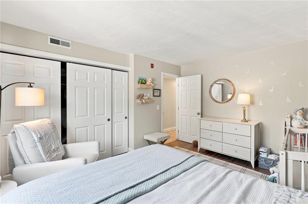125 Van Zandt Avenue Unit 201 Property Photo 27