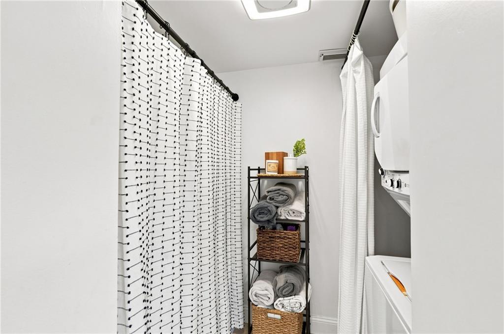 125 Van Zandt Avenue Unit 201 Property Photo 33