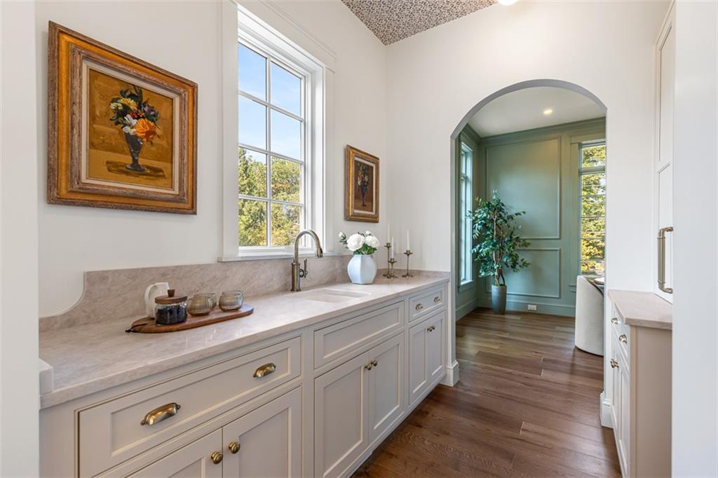 310 Blackstone Boulevard Property Photo 7