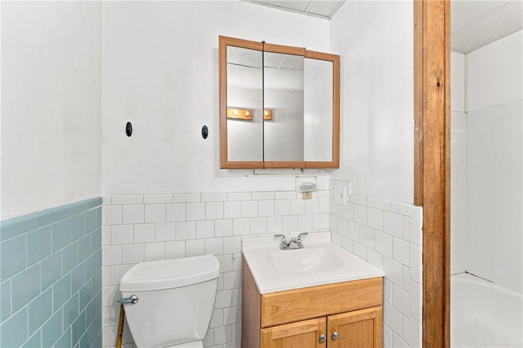 480 East Avenue Property Photo 16