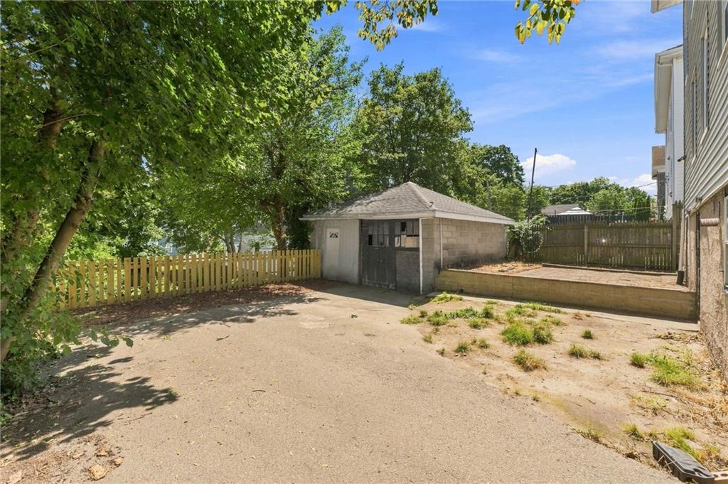 480 East Avenue Property Photo 44