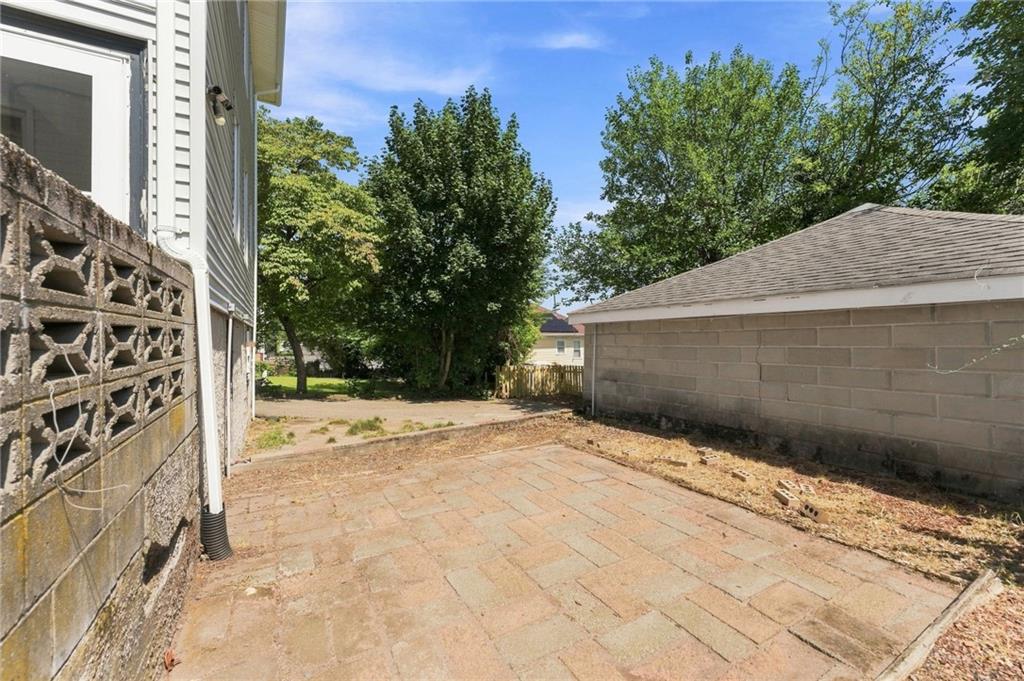 480 East Avenue Property Photo 48