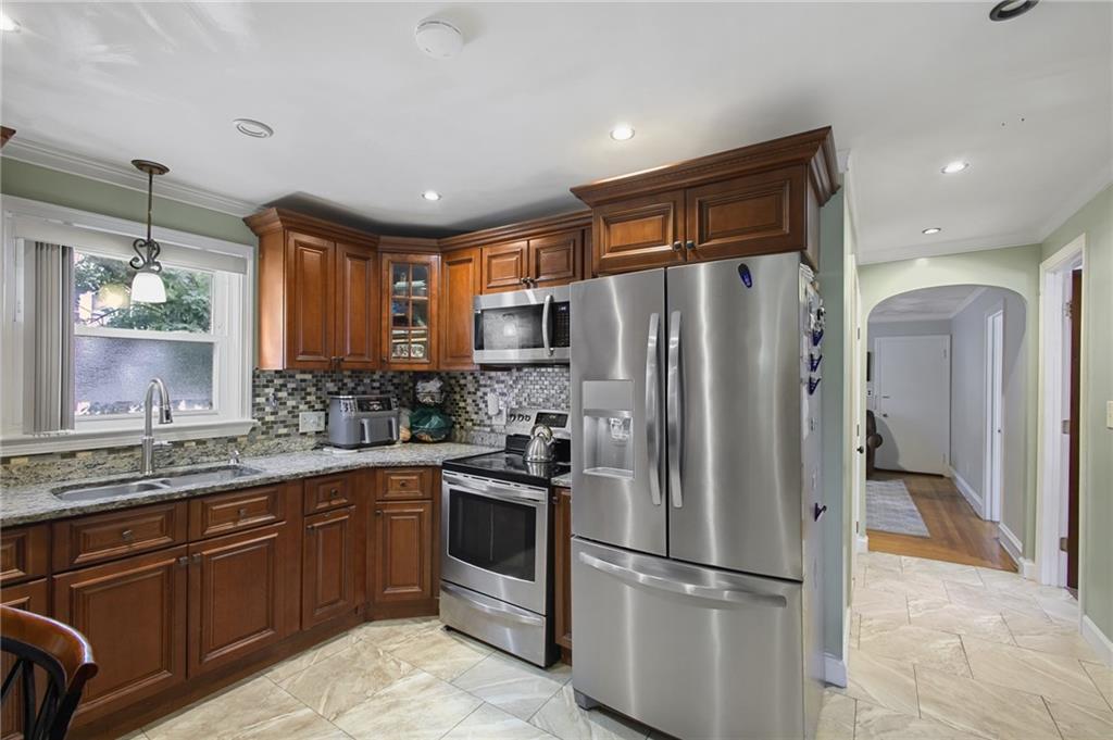 402 Webster Avenue Property Photo 7