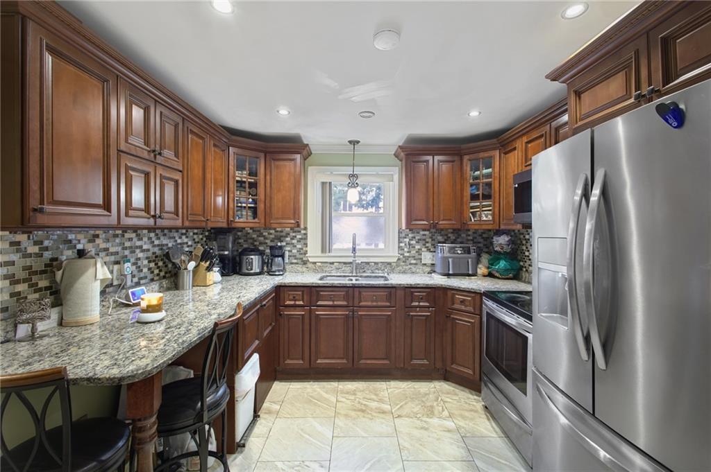 402 Webster Avenue Property Photo 8