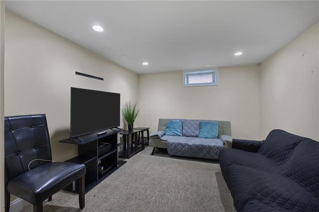 402 Webster Avenue Property Photo 18
