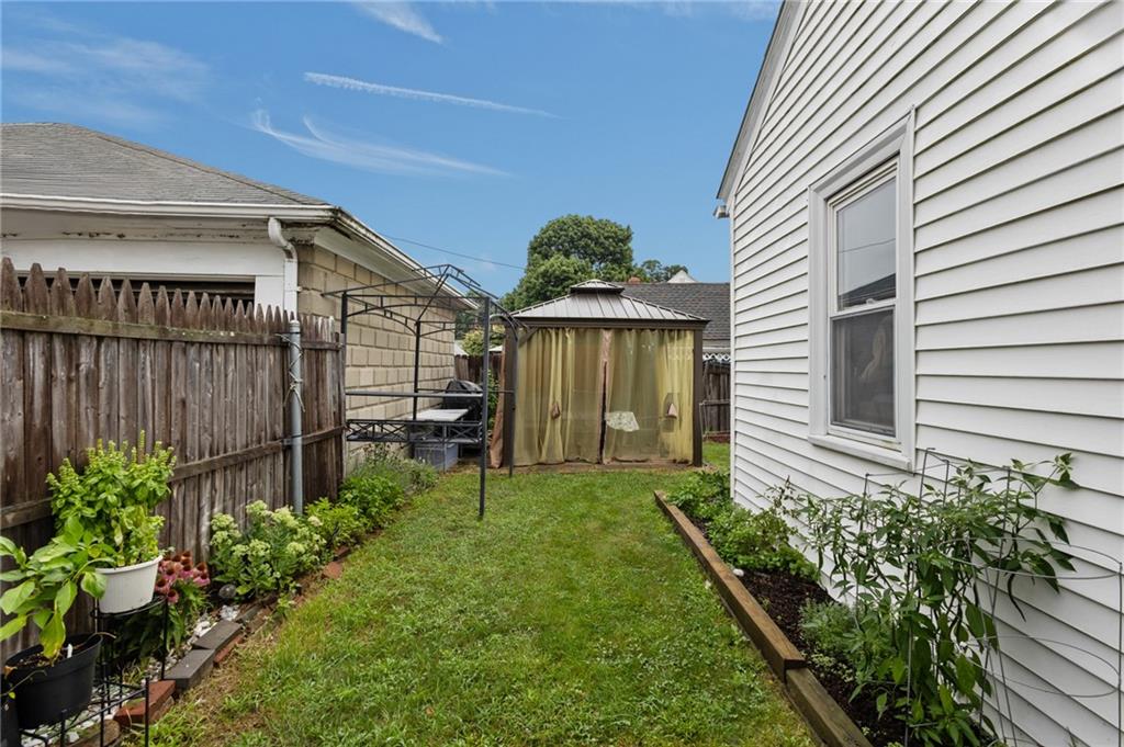 402 Webster Avenue Property Photo 24