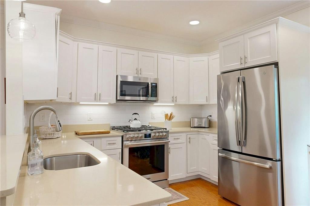 1404 South County Trail Unit 203 Property Photo 12