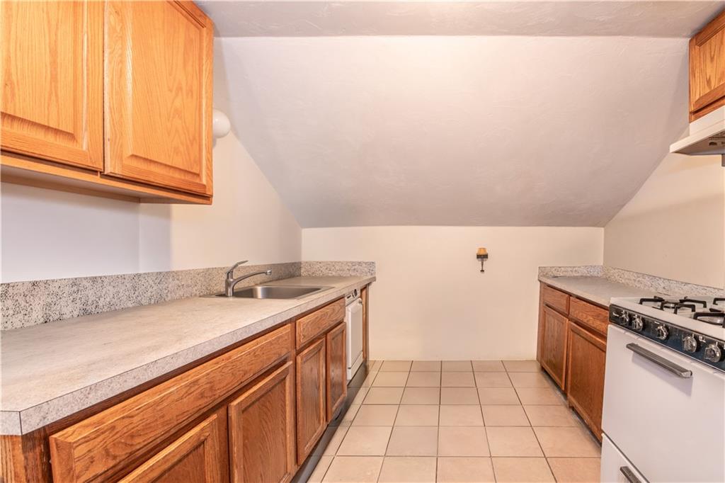 421 Broad Street Property Photo 3