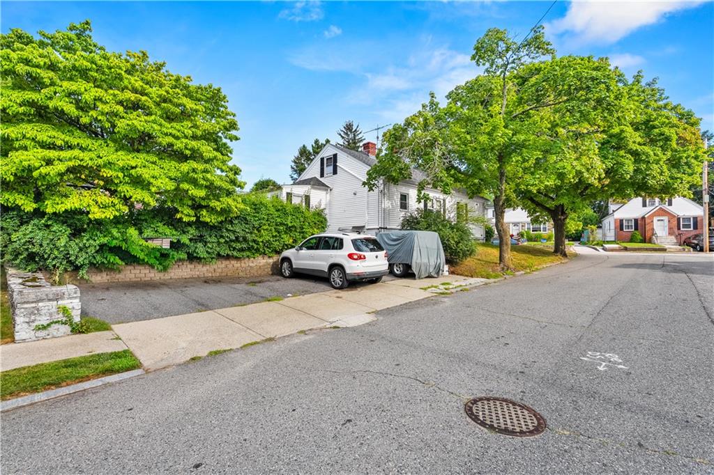 39 Bolton Avenue Property Photo 6