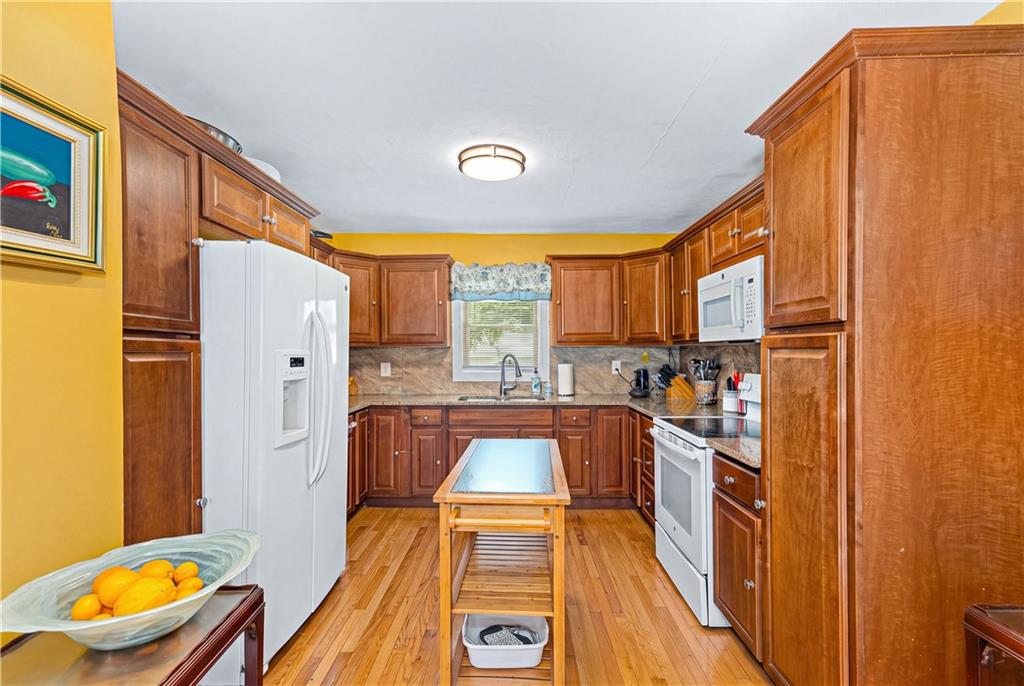 39 Bolton Avenue Property Photo 19