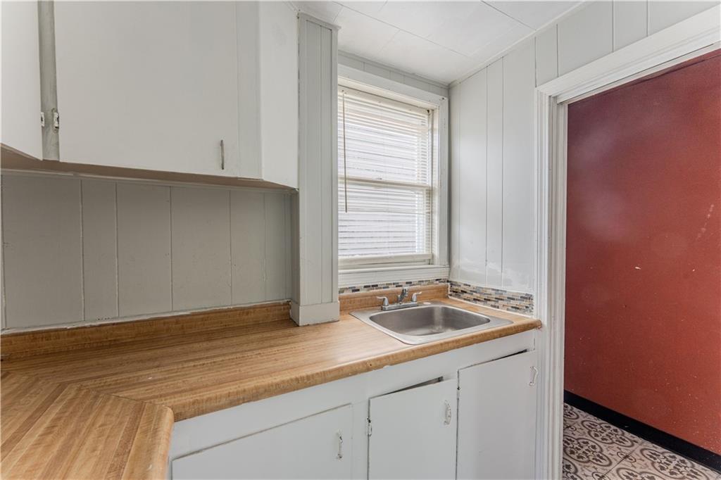 190 192 Manton Avenue Property Photo 7