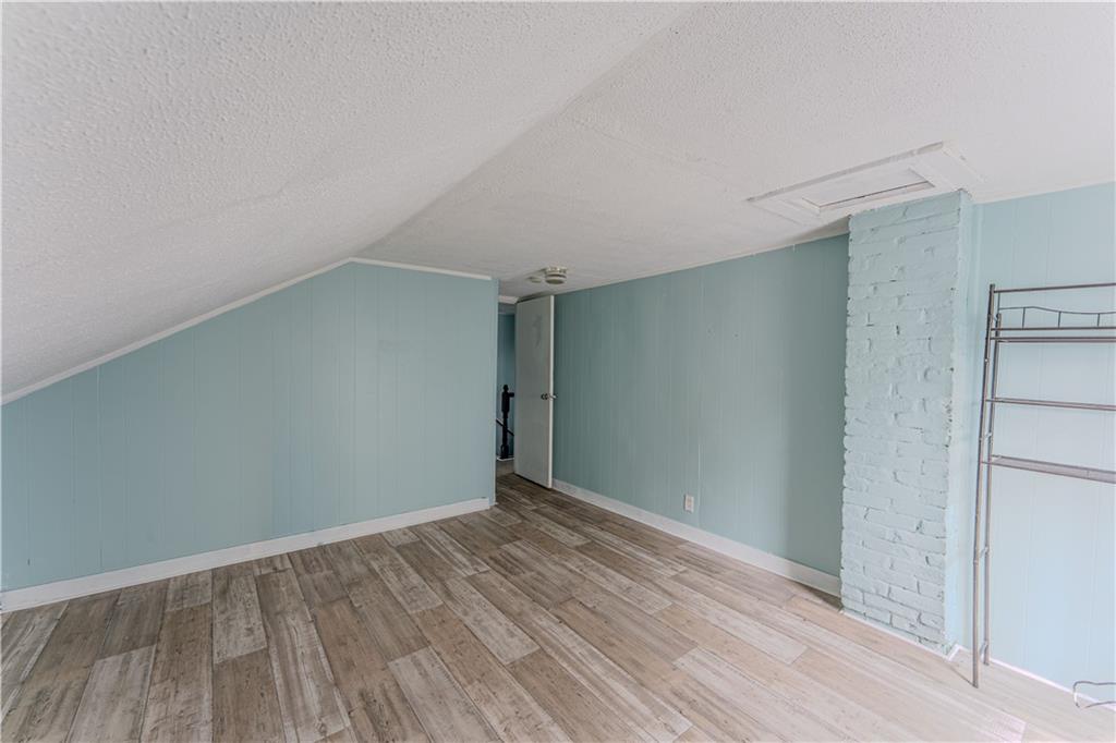 190 192 Manton Avenue Property Photo 11