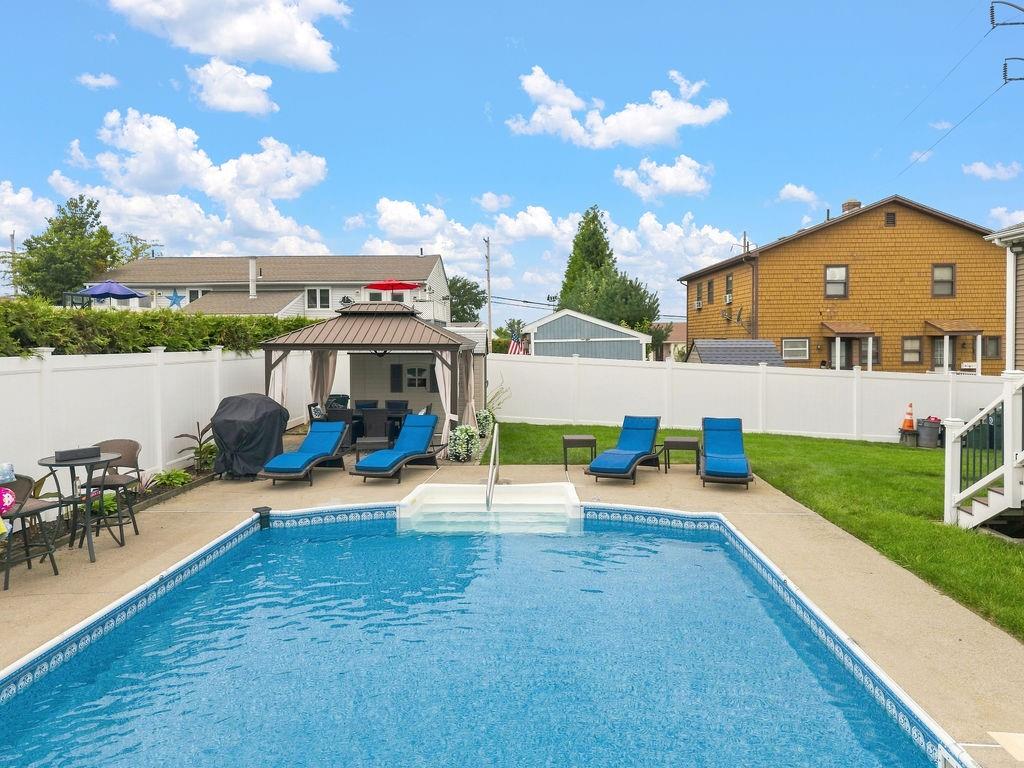 5 Kent Avenue Property Photo 7