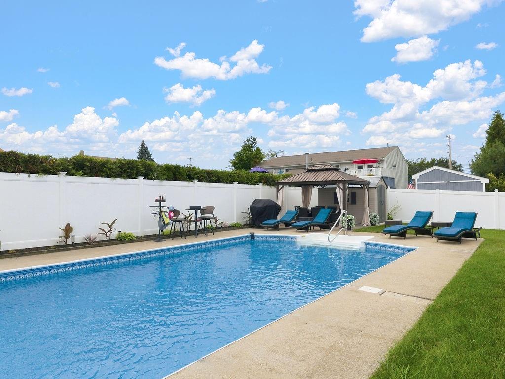 5 Kent Avenue Property Photo 10