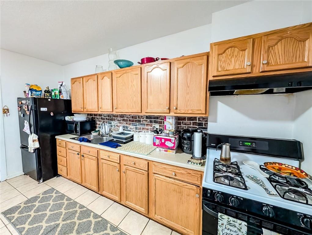 278 Sayles Street Property Photo 4