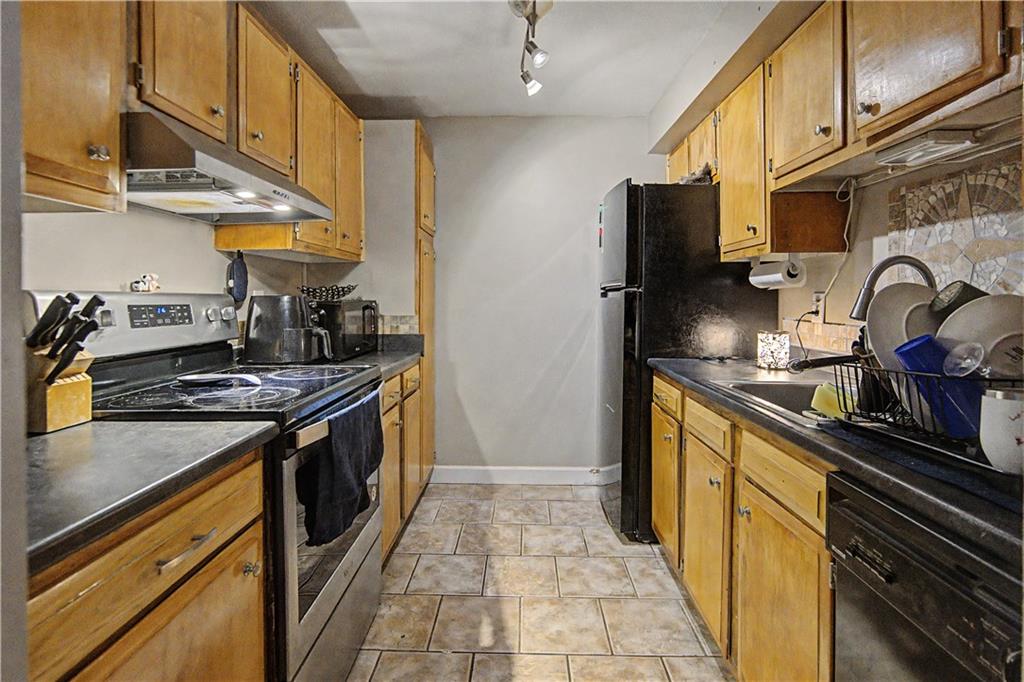 40 Cowesett Avenue Unit 27 Property Photo 8