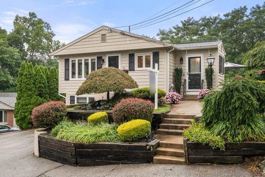 20 Dewey Avenue Property Photo 1