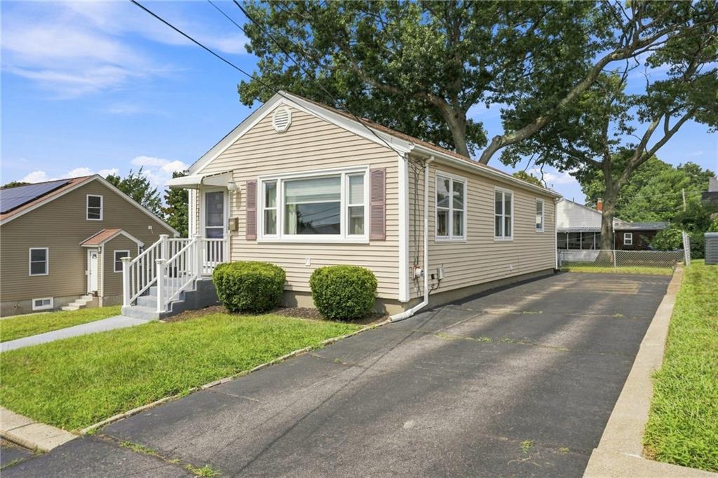 219 Grosvenor Avenue Property Photo 3