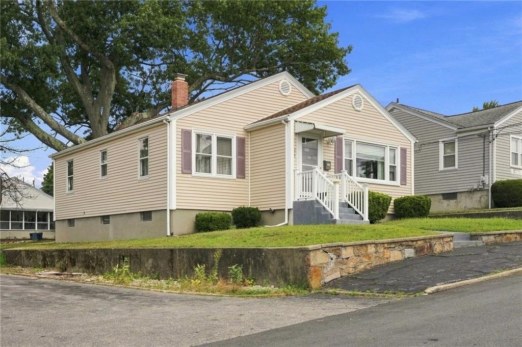 219 Grosvenor Avenue Property Photo 4