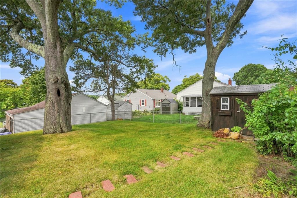 219 Grosvenor Avenue Property Photo 31