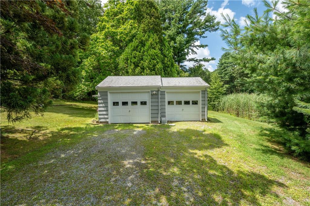 883 River Road Property Photo 4