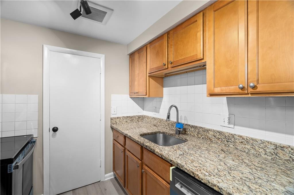 50 Carnation Street Unit 6 Property Photo 12