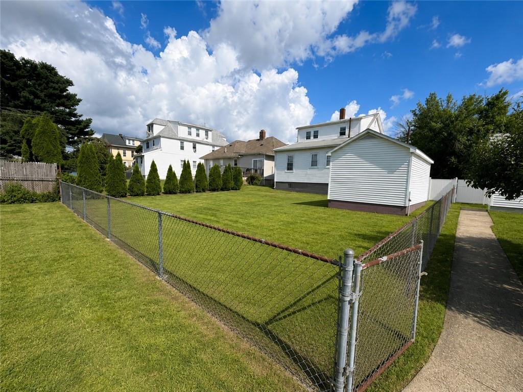 293 Sutton Avenue Property Photo 4