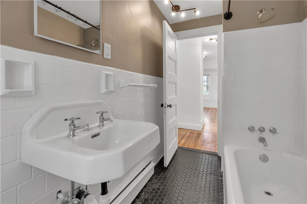 511 Angell Street Property Photo 19