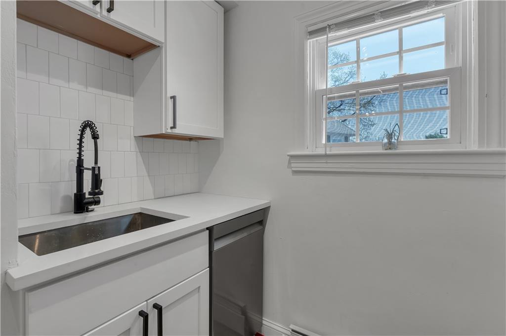 511 Angell Street Property Photo 22