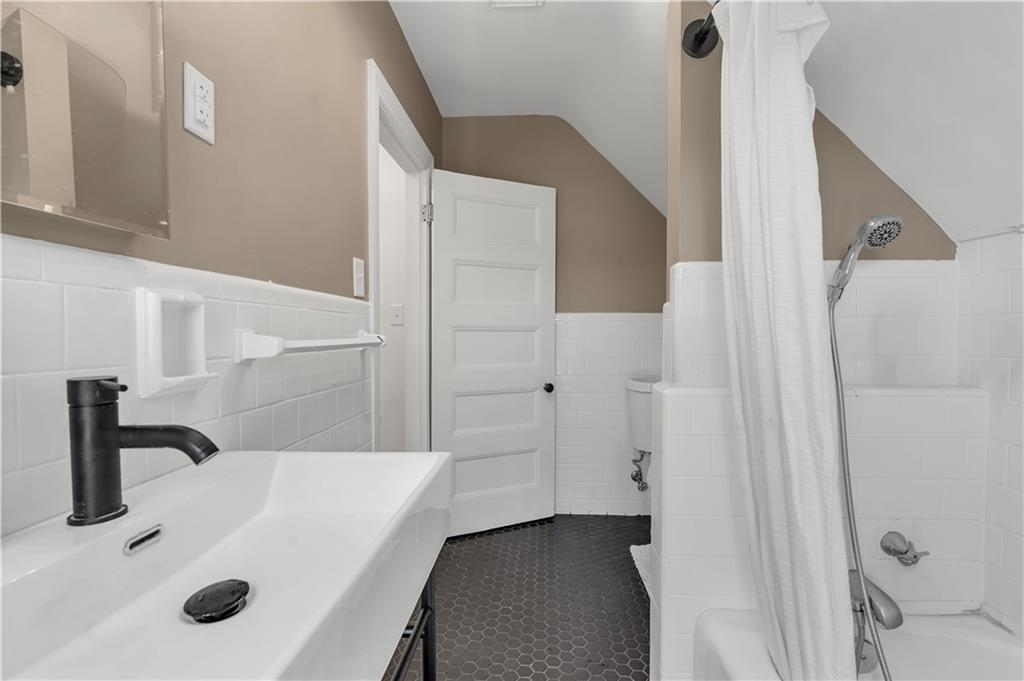 511 Angell Street Property Photo 25