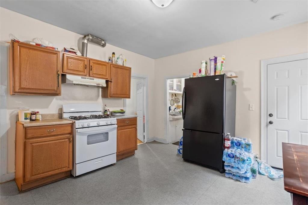 33 Wood Street Property Photo 4