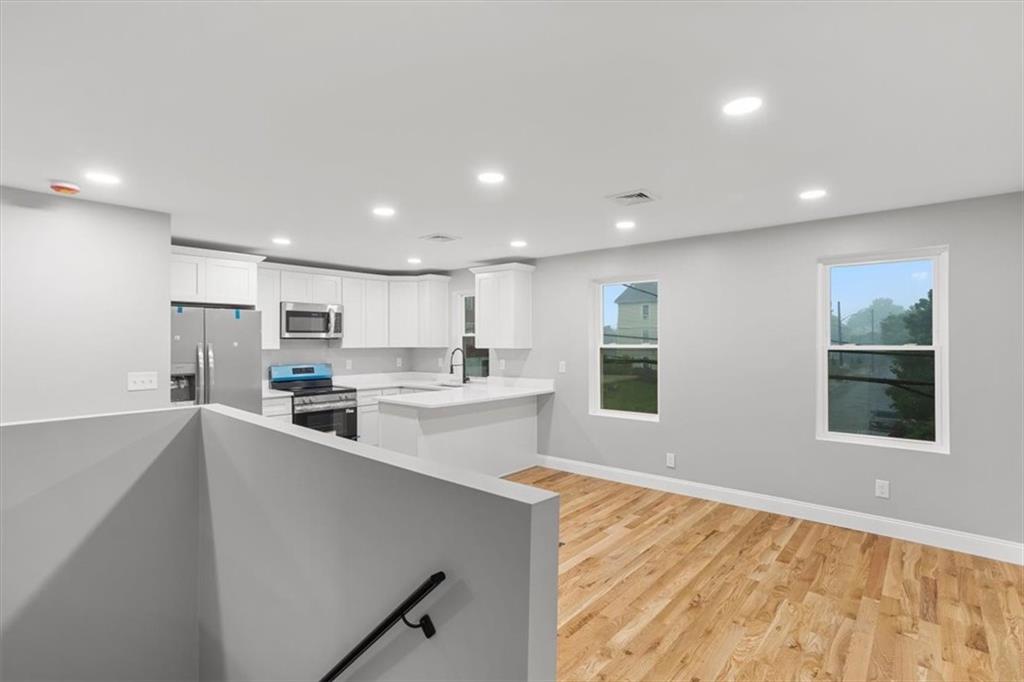 28 Potters Avenue Property Photo 19