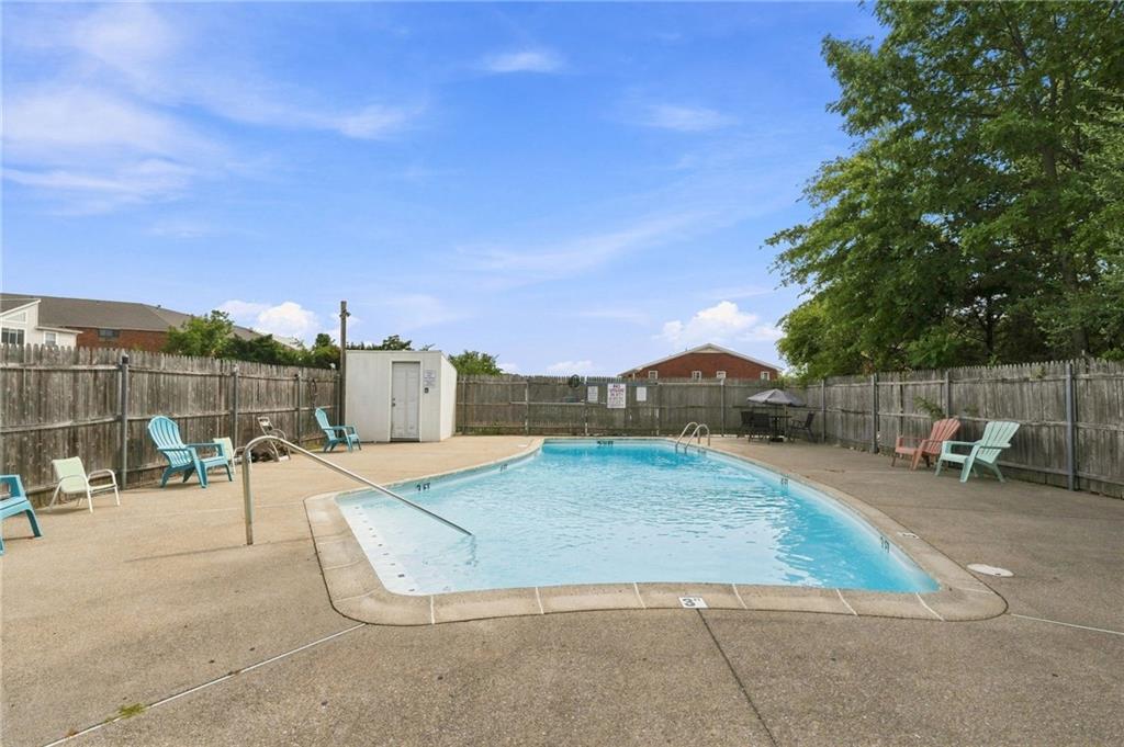 200 Woodlawn Avenue Unit 111 Property Photo 4
