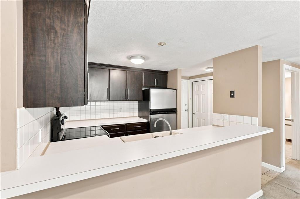 200 Woodlawn Avenue Unit 111 Property Photo 6