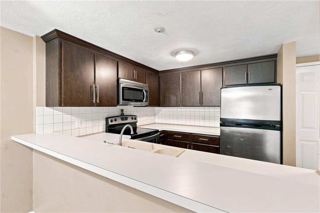 200 Woodlawn Avenue Unit 111 Property Photo 7