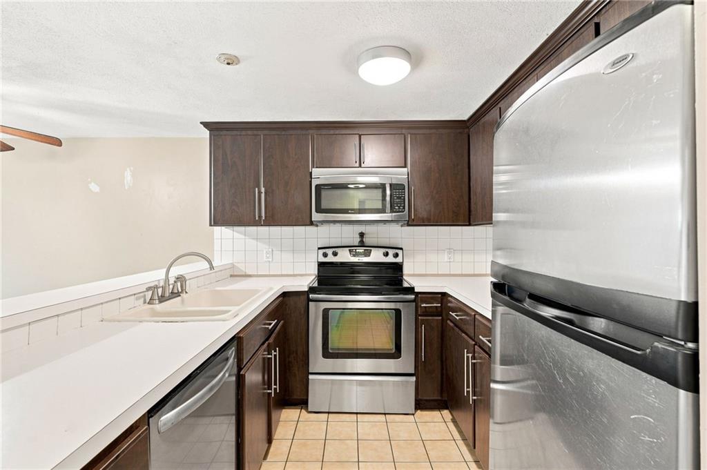 200 Woodlawn Avenue Unit 111 Property Photo 8