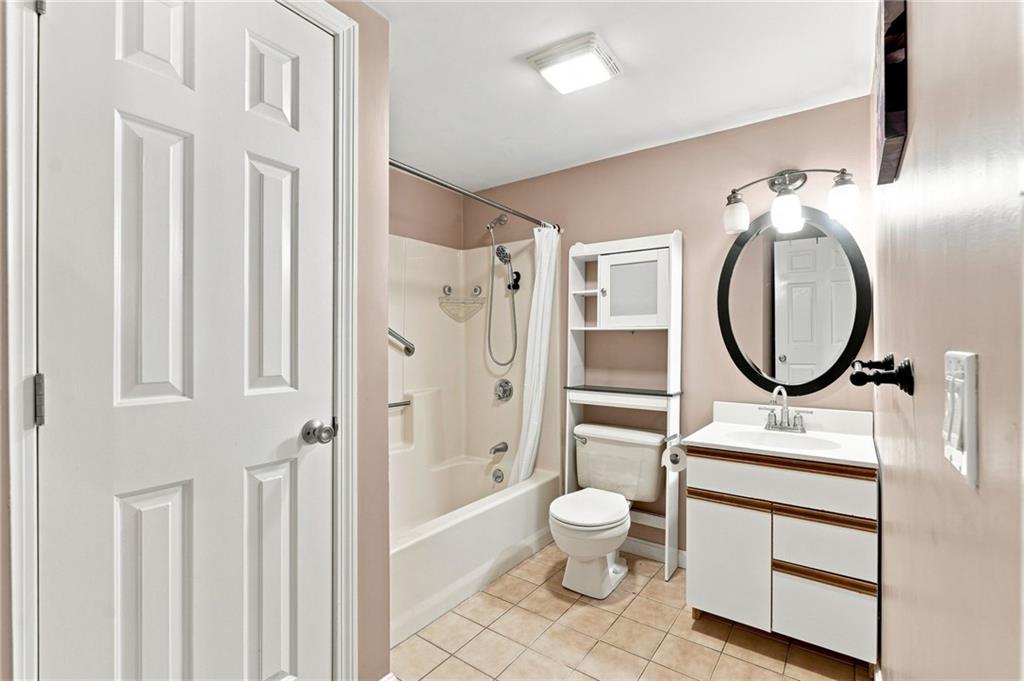 200 Woodlawn Avenue Unit 111 Property Photo 16