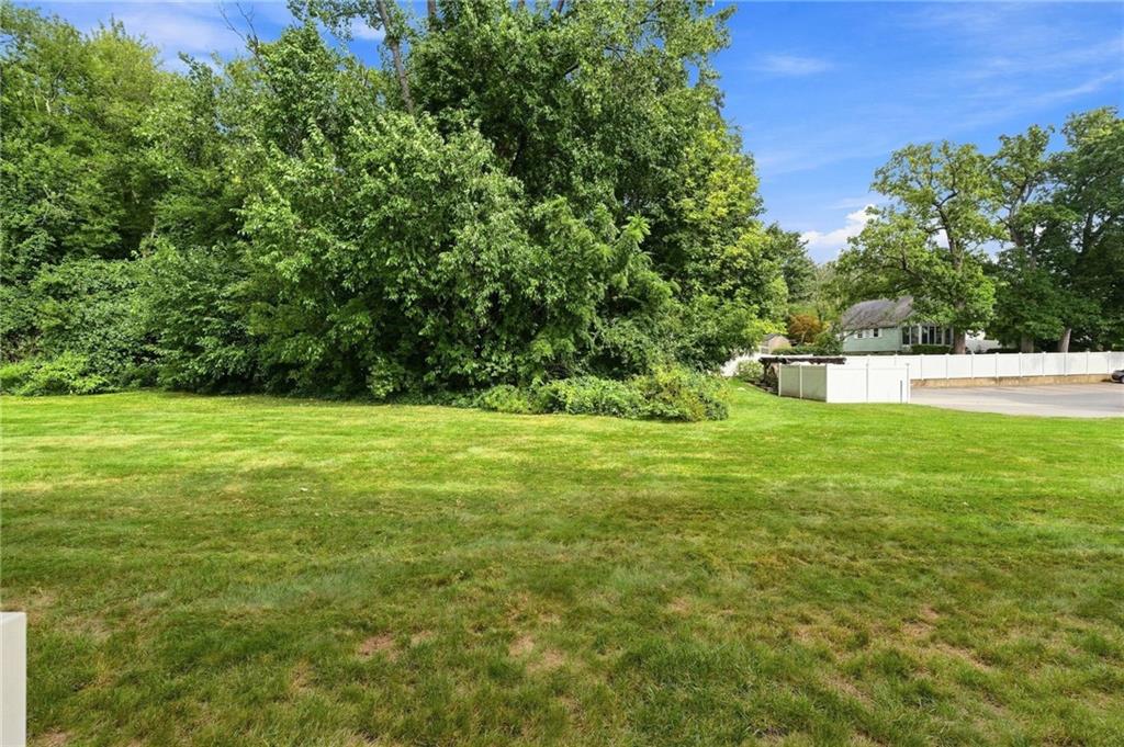 200 Woodlawn Avenue Unit 111 Property Photo 18