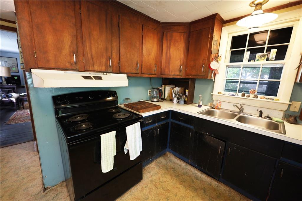77 Winter Street Property Photo 9