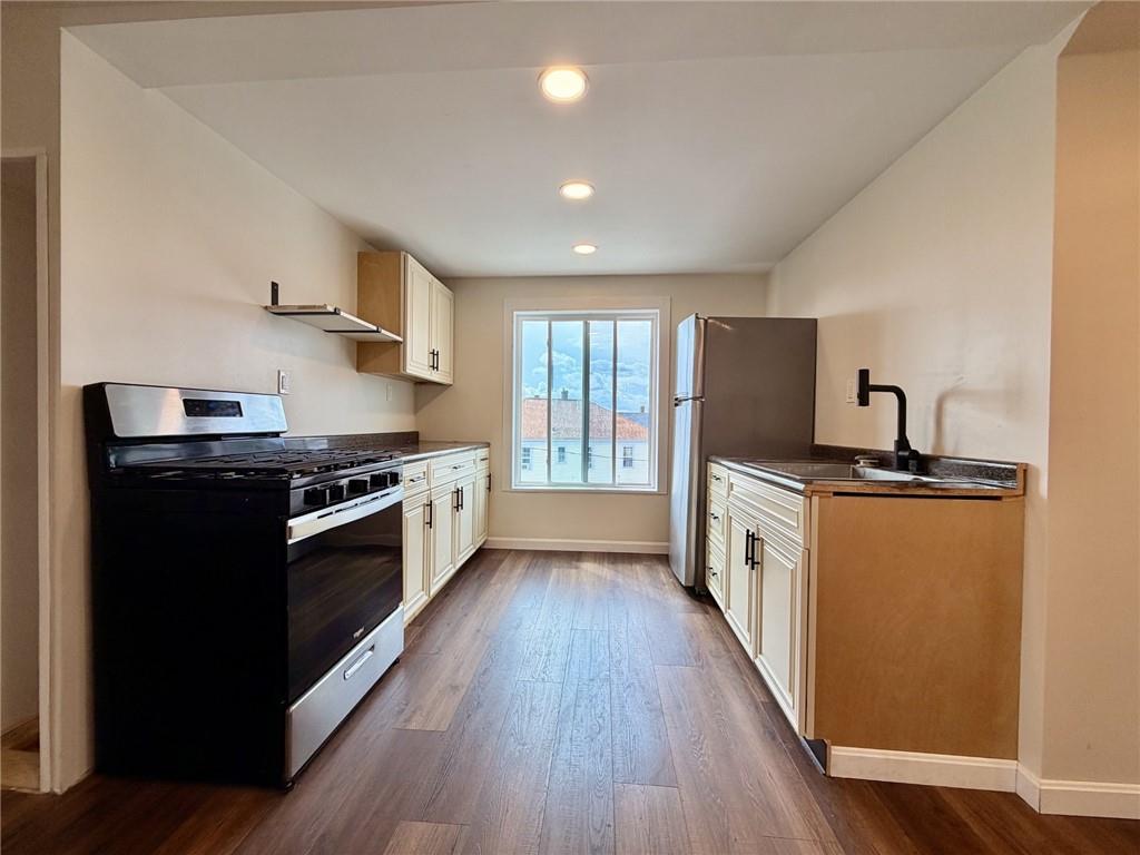 77 Henry Street Property Photo 4
