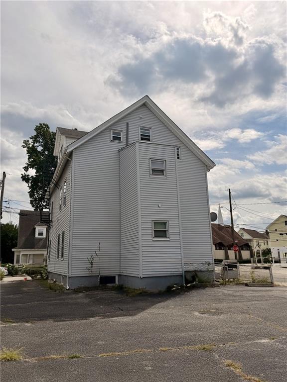 77 Henry Street Property Photo 40